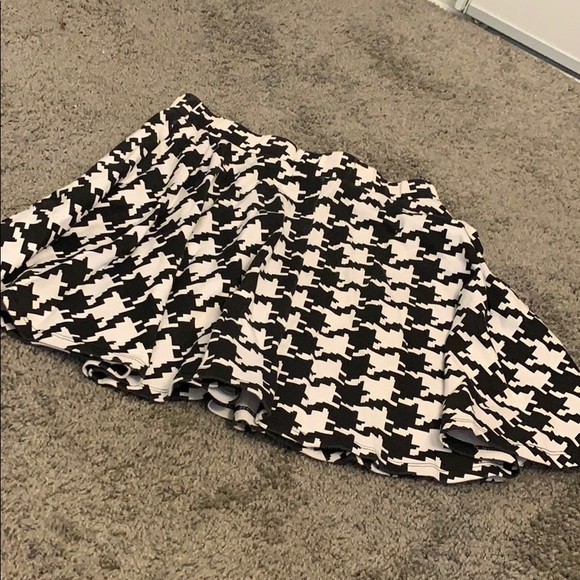 Houndstooth like skater skirt - Picture 2 of 2
